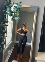 Load image into Gallery viewer, Essential Leggings in Black
