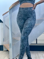Load image into Gallery viewer, BLUE SNAKESKIN Leggings
