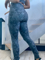 Load image into Gallery viewer, BLUE SNAKESKIN Leggings
