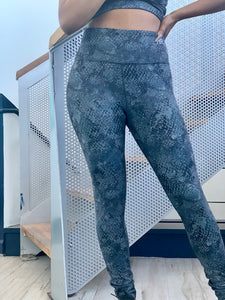 BLUE SNAKESKIN Leggings
